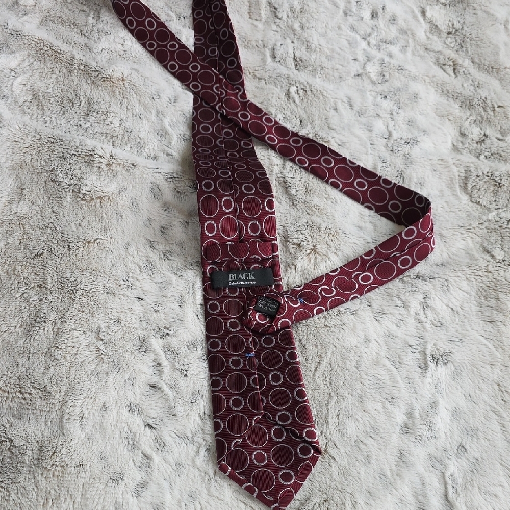 BLACK Saks Fifth Avenue Maroon Tie with White Circle Pattern - Picture 3 of 6